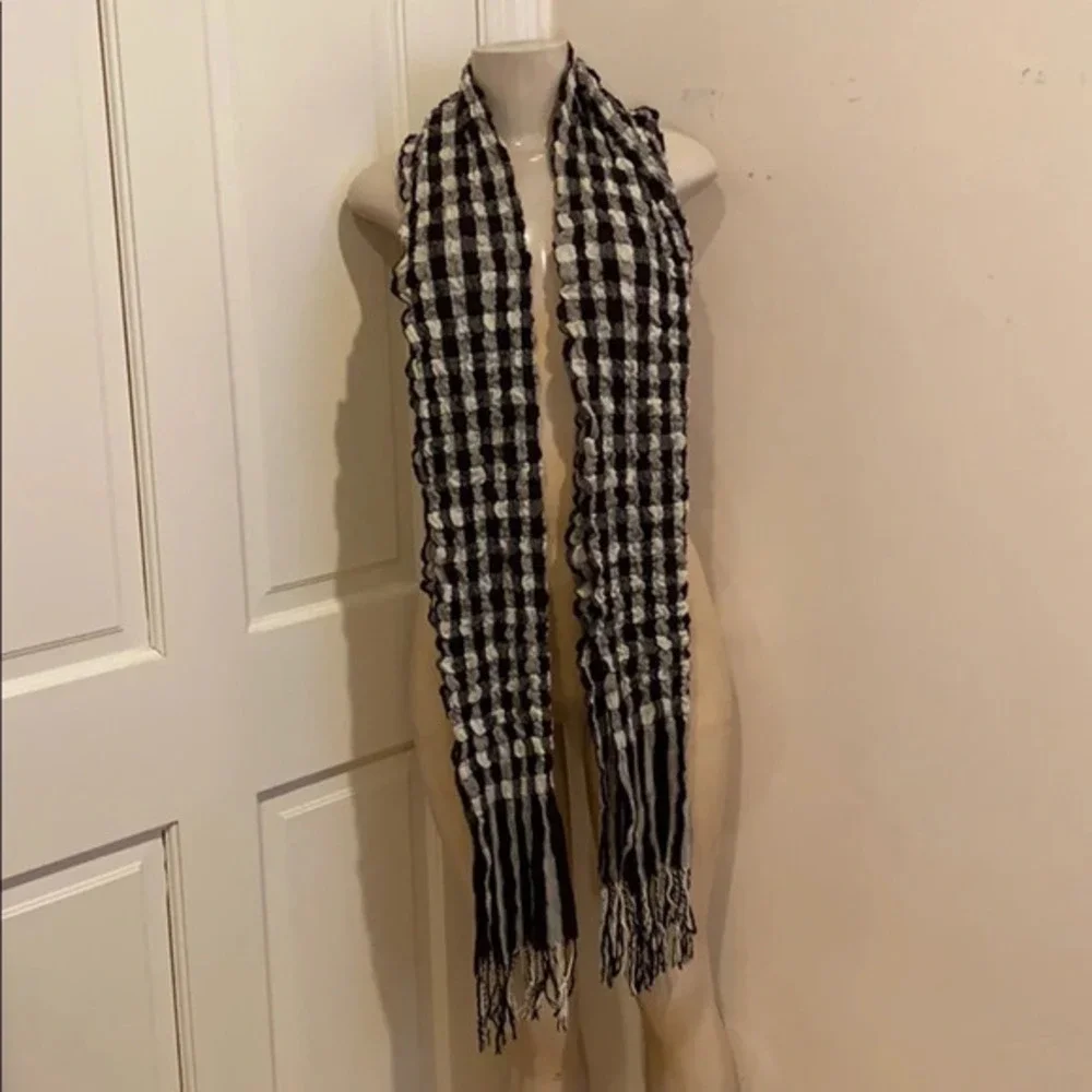 Checkered black white scarf fringe